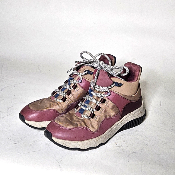 Clarks Women's Burgundy Hiking Boot. Size 9 used - Picture 2 of 5